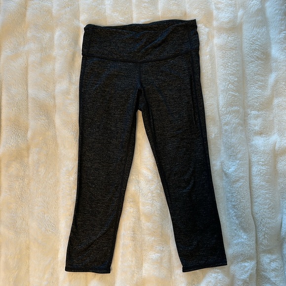Athleta Odyssey Chaturanga Yoga Capri Leggings in Dark Gray Size Small - Picture 2 of 6